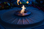 La flamme ravivée par les associations des grandes écoles militaires ravivent la flamme en mémoire du centième anniversaire de l’armistice.